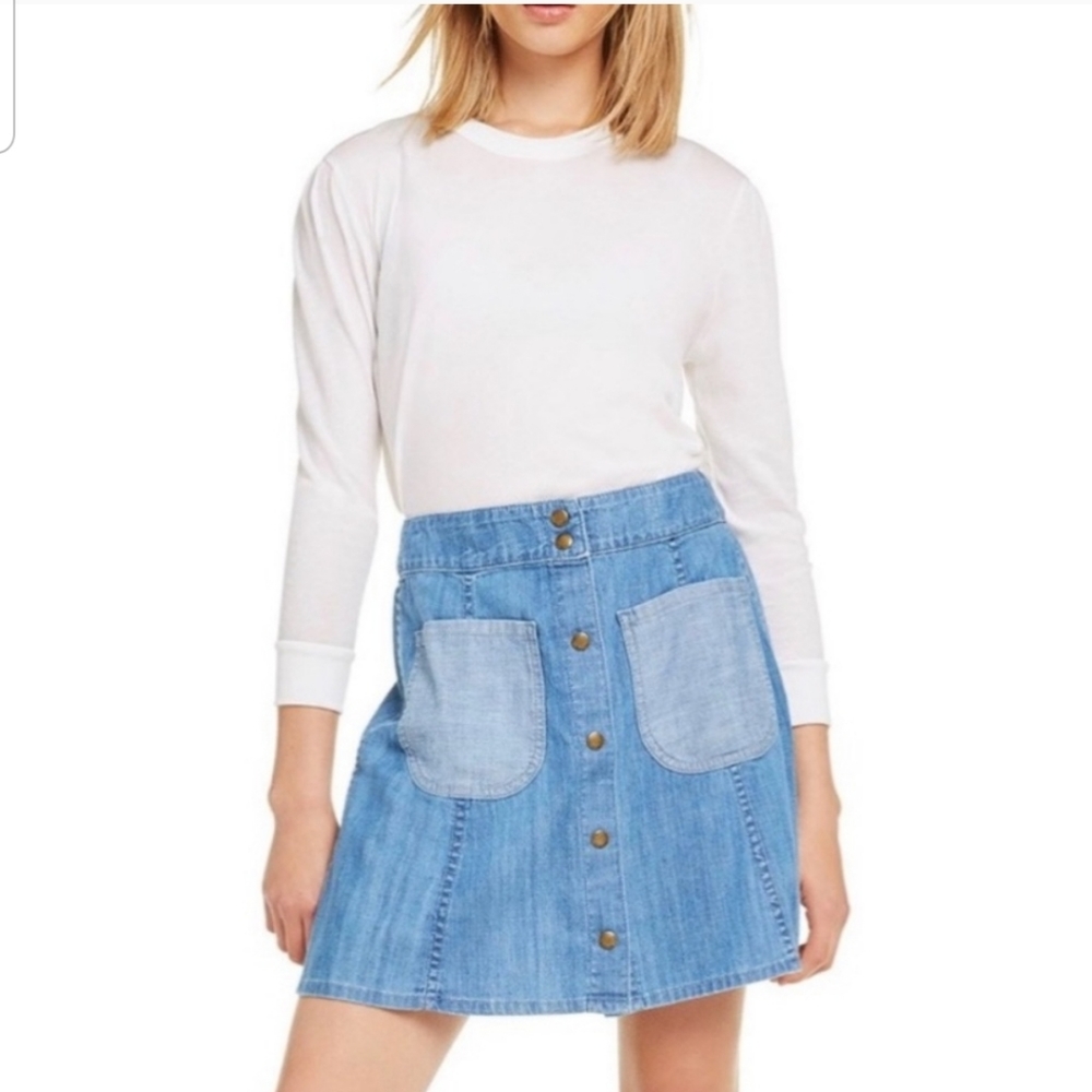 WILDFOX Frankie denim snap front mini skirt medium NWOT